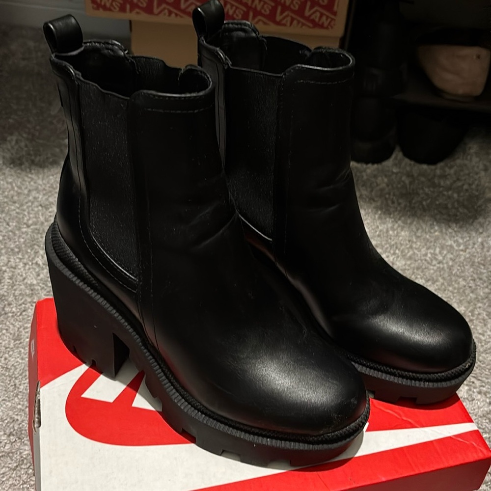 Nine West Forme boots size 7.5